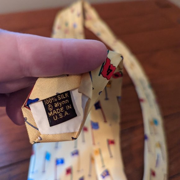 Alynn Neckwear "18 Hole Course" 100% Silk Cheerfull Yellow Men's Golf Tie - Picture 5 of 5